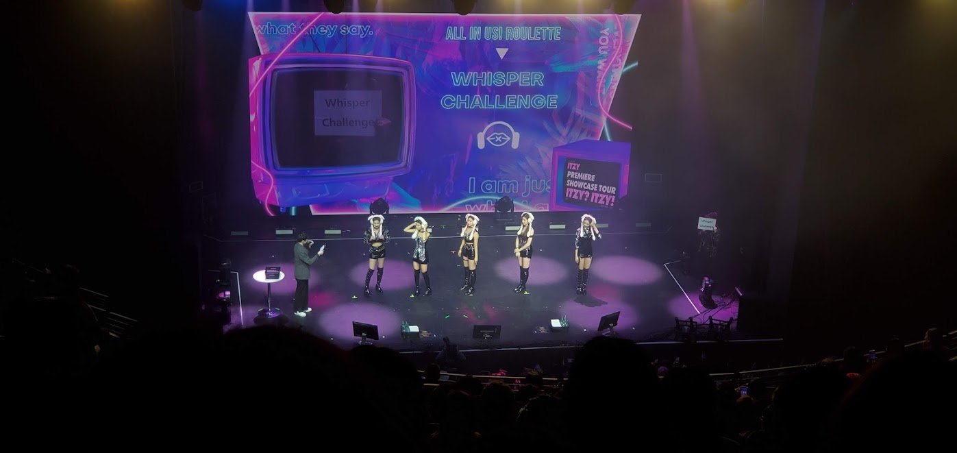 itzy bunny hat on stage