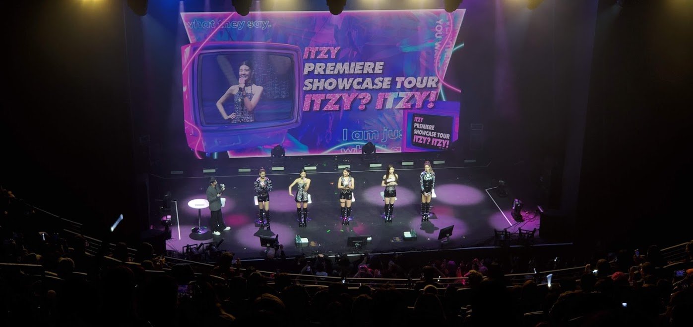 itzy on stage