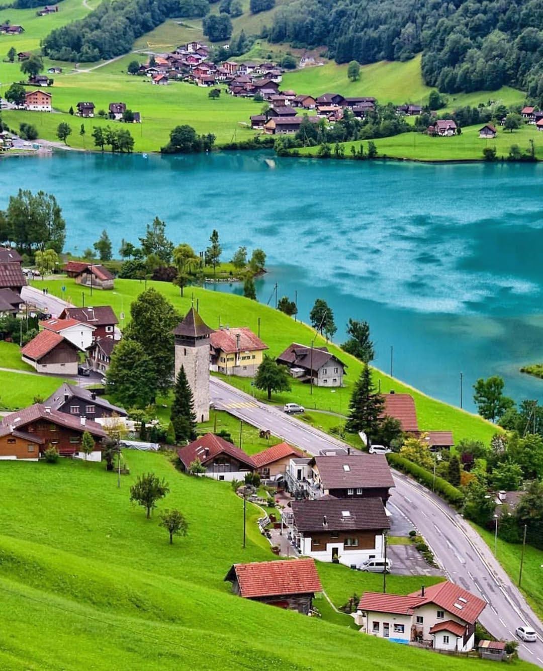 Lake-Lungern-Switzerland